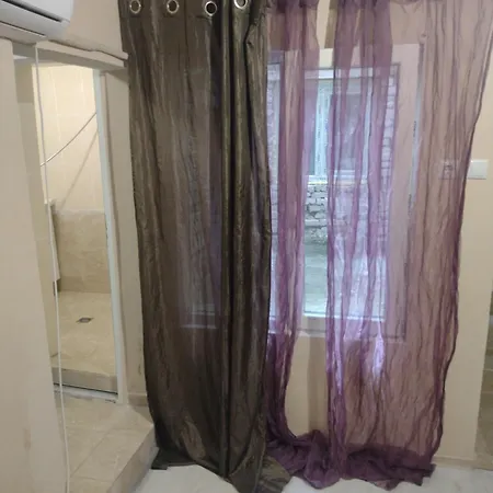 за гости иричек Apartment *